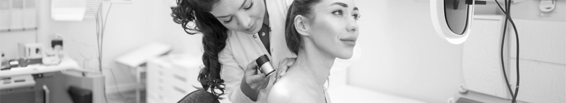 A doctor examines a patient